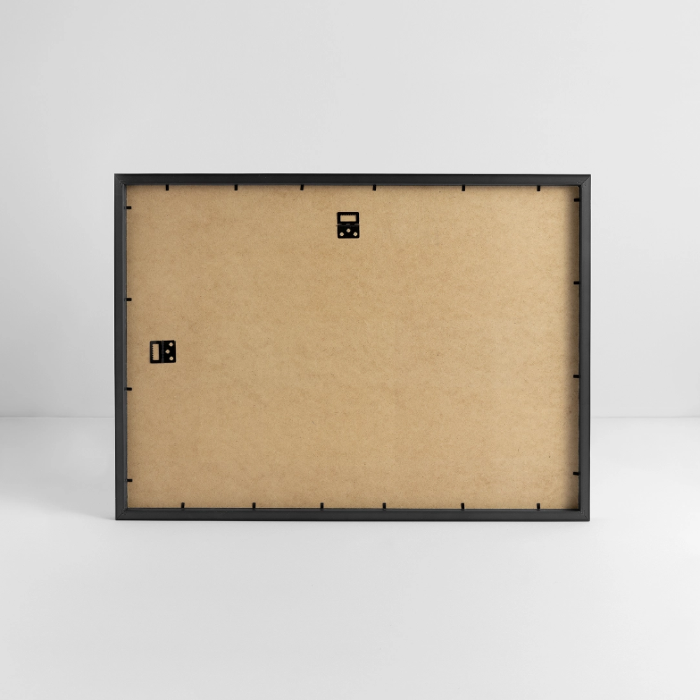 Gerahmtes Poster (69 × 49 cm) - Schwarz
