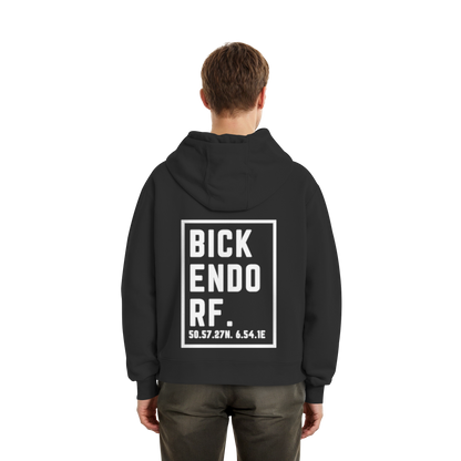 Bickendorf Koordinaten (großer Druck auf dem Rücken) - Fluffy Boxcut Hoodie