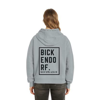 Bickendorf Koordinaten (großer Druck auf dem Rücken) - Fluffy Boxcut Hoodie