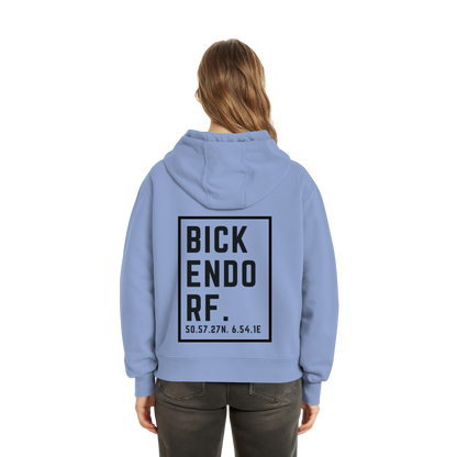Bickendorf Koordinaten (großer Druck auf dem Rücken) - Fluffy Boxcut Hoodie