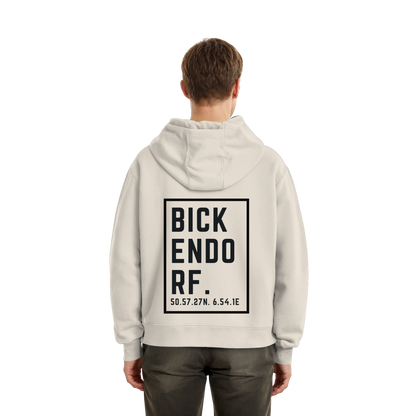 Bickendorf Koordinaten (großer Druck auf dem Rücken) - Fluffy Boxcut Hoodie