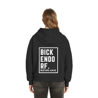 Bickendorf Koordinaten (großer Druck auf dem Rücken) - Fluffy Boxcut Zipper