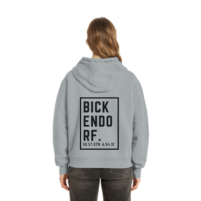 Bickendorf Koordinaten (großer Druck auf dem Rücken) - Fluffy Boxcut Zipper