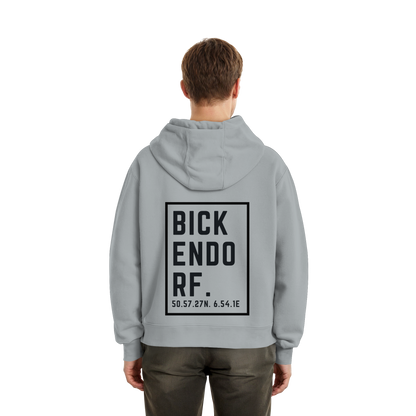 Bickendorf Koordinaten (großer Druck auf dem Rücken) - Fluffy Boxcut Zipper