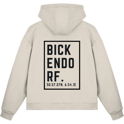 Bickendorf Koordinaten (großer Druck auf dem Rücken) - Fluffy Boxcut Zipper